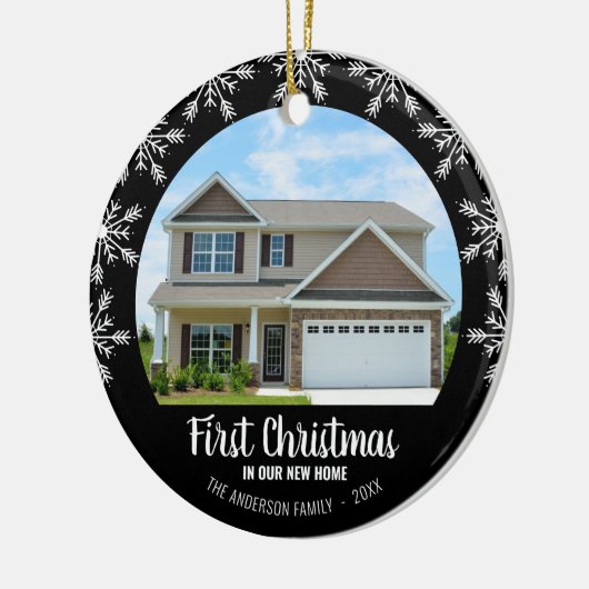 Eerste Kerstmis in onze New Home Photo Black Keramisch Ornament (Links)