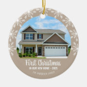 Eerste Kerstmis in onze New Home Photo Tan Keramisch Ornament (Voorkant)