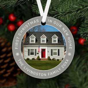 Eerste Kerstmis in onze nieuwe, aangepaste homefoo Ornament