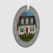 Eerste Kerstmis in onze nieuwe, aangepaste homefoo Ornament (voorkant)