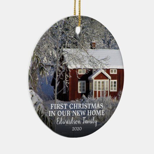 Eerste Kerstmis in onze nieuwe foto-familienaam Ho Keramisch Ornament (Rechts)