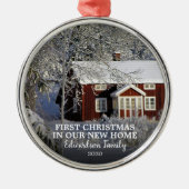 Eerste Kerstmis in onze nieuwe foto-familienaam Ho Metalen Ornament (Voorkant)