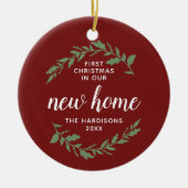 Eerste Kerstmis in onze nieuwe thuisgepersonalisee Keramisch Ornament (Voorkant)