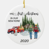 Eerste Kerstmis in onze nieuwe thuiswinter Waterve Keramisch Ornament (Achterkant)