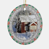 Eerste Kerstmis in onze nieuwe zelffoto Keramisch Ornament (Links)