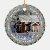 Eerste Kerstmis in onze nieuwe zelffoto Keramisch Ornament (Achterkant)