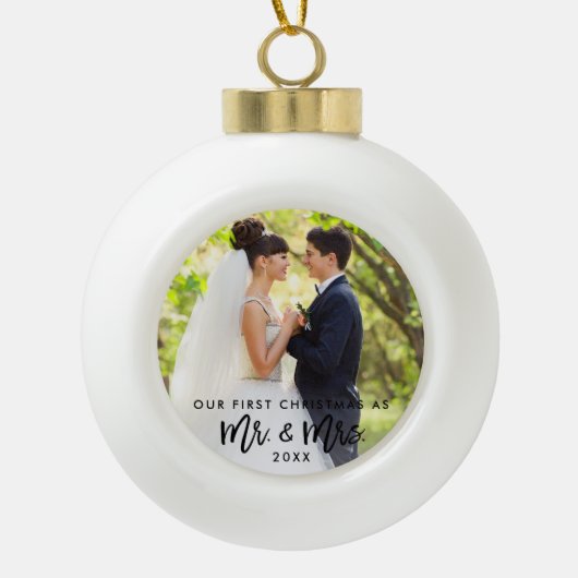 Eerste Kerstmis in penseelscript, Mr. & Mrs Weddin Keramische Bal Ornament (Voorkant)