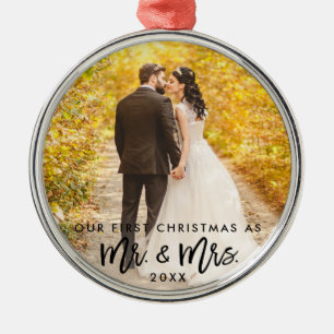 Eerste Kerstmis in penseelscript & Mrs Wedding Metalen Ornament