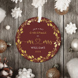 Eerste Kerstmis man en vrouw Gold Wreath Foto Metalen Ornament<br><div class="desc">Omarm de vreugde van het zijn van man en vrouw tijdens uw eerste Kerstmis samen met dit prachtige gouden glitter gebladerte foto lijst. Dit lijst vat de essentie van het seizoen en het begin van je levenslange reis als getrouwd stel.</div>