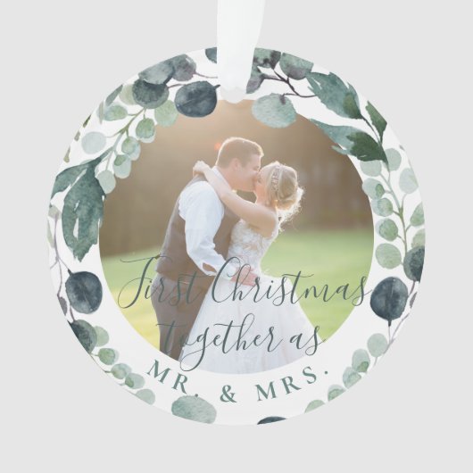 Eerste Kerstmis met foto Mr en Mrs newlyweds Ornament (voorkant)