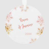 Eerste Kerstmis met Gold Blush Snowflakes Ornament (achterkant)