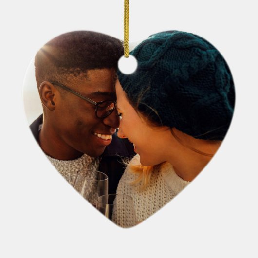 Eerste Kerstmis met Holly Red Script-foto Keramisch Ornament (Achterkant)