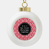 Eerste Kerstmis met Monogram Initiaal Red Keramische Bal Ornament (Voorkant)