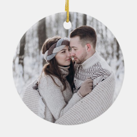 Eerste Kerstmis met pre-bruiloft pine-boom Keramisch Ornament (Achterkant)