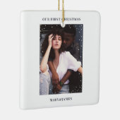 Eerste Kerstmis | Minimal Wedding Verloving Foto Keramisch Ornament (Rechts)