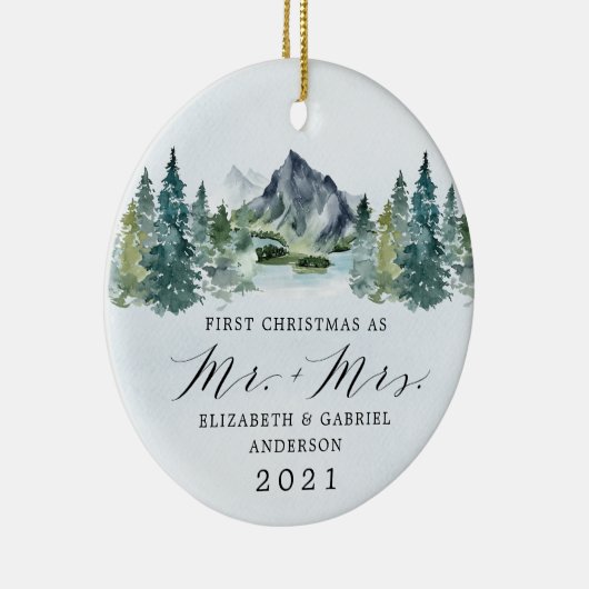 Eerste Kerstmis Mr. en Mrs Mountains Trees Wedding Keramisch Ornament (Rechts)
