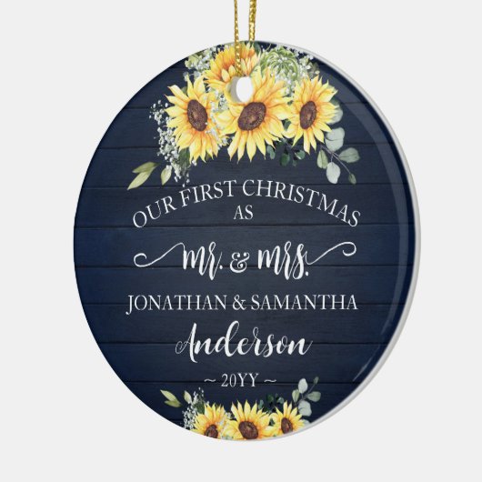 Eerste Kerstmis Mr. & Mrs Blue Faux Wood Zonnebloe Keramisch Ornament (Links)