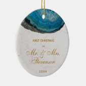 Eerste Kerstmis, Mr & Mrs Blue Geode Golden Script Keramisch Ornament (Rechts)