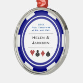 Eerste Kerstmis: Mr & Mrs Blue White Poker Chip Metalen Ornament (Links)