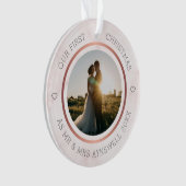 Eerste Kerstmis Mr & Mrs Foto Elegant Roze Marmer Ornament (voorkant)