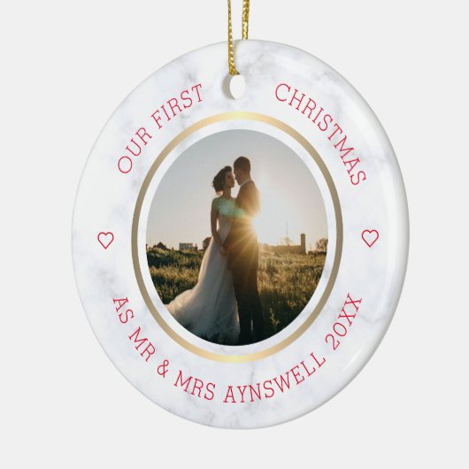 Eerste Kerstmis Mr & Mrs Foto Modern Marble Keramisch Ornament (Links)