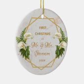 Eerste Kerstmis: Mr & Mrs Gold Marble Calla Lilies Keramisch Ornament (Rechts)