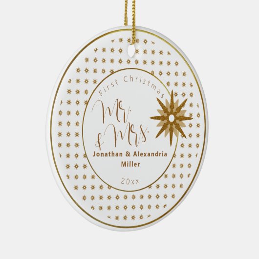Eerste Kerstmis Mr & Mrs Gold Snowflake Wedding Keramisch Ornament (Rechts)