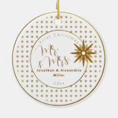 Eerste Kerstmis Mr & Mrs Gold Snowflake Wedding Keramisch Ornament (Achterkant)