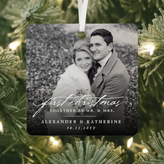 Eerste Kerstmis Mr. & Mrs Holiday Wedding Foto Metalen Ornament (Insitu)