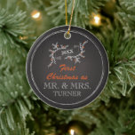 Eerste Kerstmis: Mr & Mrs. Personalized Chalkboard Keramisch Ornament<br><div class="desc">Eerste Kerstmis: Gepersonaliseerd Chalkboard-Ornament. Personaliseer met uw douaneinformatie op zowel voor als rug.</div>