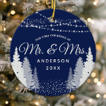 Eerste Kerstmis, Mr. Navy Winter String Lights Keramisch Ornament<br><div class="desc">Eerste Kerstmis: Mr & Mrs Navy Winter String Lights keramisch Ornament. Dit ontwerp bevat prachtige snaarlichten,  rustige winterdenbomen en sneeuw!</div>