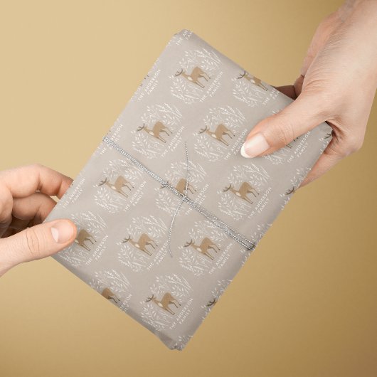 Eerste Kerstmis natuurlijke rendieren elegante fam Cadeaupapier