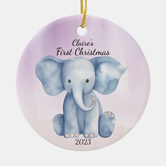 Eerste Kerstmis Olifant Roze Gepersonaliseerd Keramisch Ornament (Voorkant)