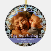 Eerste Kerstmis oma Snowflakes Soft Blue Paars Keramisch Ornament (Voorkant)
