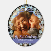 Eerste Kerstmis oma Snowflakes Soft Blue Paars Keramisch Ornament (Links)