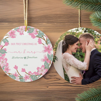 Eerste Kerstmis Pas getrouwd Fotonaam Datum Floral Keramisch Ornament