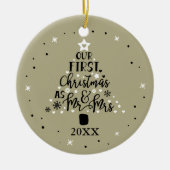 Eerste Kerstmis Passen getrouwd Jaar Sage Groen Keramisch Ornament (Voorkant)