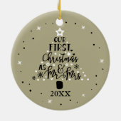 Eerste Kerstmis Passen getrouwd Jaar Sage Groen Keramisch Ornament (Achterkant)