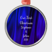 Eerste Kerstmis samen met Bright Blue Satin Royal Metalen Ornament (Voorkant)