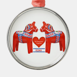Eerste Kerstmis samen met de Zweedse Dala Horse Metalen Ornament