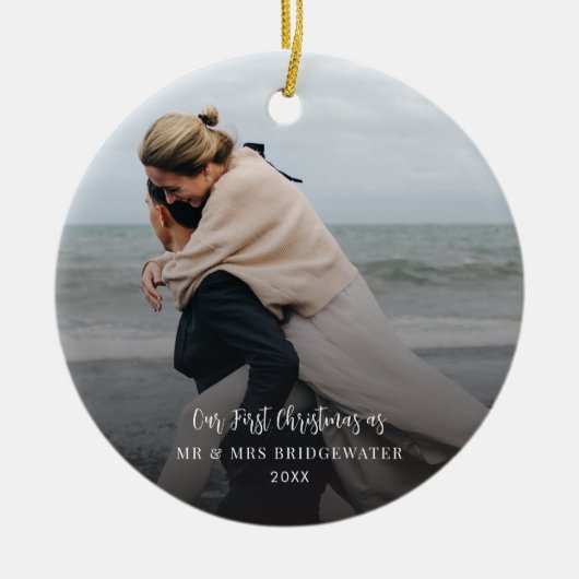 Eerste Kerstmis Script Koppels Foto Minimalist Keramisch Ornament (Voorkant)