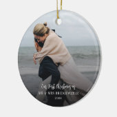 Eerste Kerstmis Script Koppels Foto Minimalist Keramisch Ornament (Links)