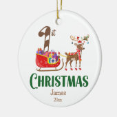 Eerste Kerstmis Sleigh Rendier Naam Kleurrijk Keramisch Ornament (Links)
