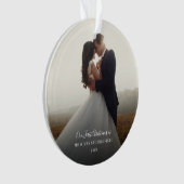Eerste Kerstmis trouwdag foto met de hand beletter Ornament (voorkant)