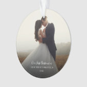 Eerste Kerstmis trouwdag foto met de hand beletter Ornament (voorkant)