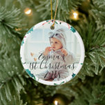 Eerste Kerstmis van de aangepaste baby | Kerstmis Keramisch Ornament<br><div class="desc">Eerste Kerstmis van de aangepaste baby | Keramisch Ornament . Pas het ornament door het afbeelding en de naam te veranderen aan. De kleur en de doopvont van de tekst kunnen worden veranderd. Voor elke verdere aanpassing,  voel me vrij om me te contacteren.</div>