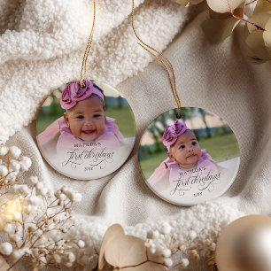 Eerste kerstmis van de baby gepersonaliseerd 2 fot keramisch ornament