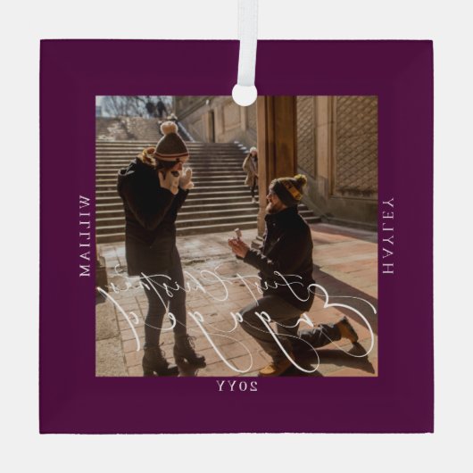 Eerste Kerstmis verloofde foto pruim Glas Ornament (Achterkant)