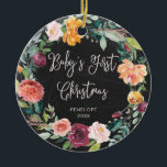Eerste Kerstmis voor baby | Floral van Chalkboard Keramisch Ornament<br><div class="desc">Deze mooie kerstversiering zegt "Baby's First Kerstmis" in trendy handgeschreven script,  op een zwarte krijtplank. Een rustige waterverf florale kreet met bloemen in de schoppen Bourgogne,  marsala,  oranje,  perzik en stompe cirkels aan de randen. De achterkant van de versiering heeft een plek voor de foto van je baby.</div>