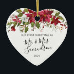 Eerste Kerstmis Waterverf Rode Poinsettia Keramisch Ornament<br><div class="desc">Elegant kerstvakantie floral poinsettia ornament voor de eerste gehuwde meneer en mevrouw Name. Rode,  witte en groene kleuren. Pas ze aan door jouw naam toe te voegen. Maakt een perfect cadeautje voor je echtgenoot (echtgenoot of echtgenote). Hartvorm.</div>